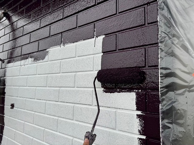 外壁塗替え中塗り